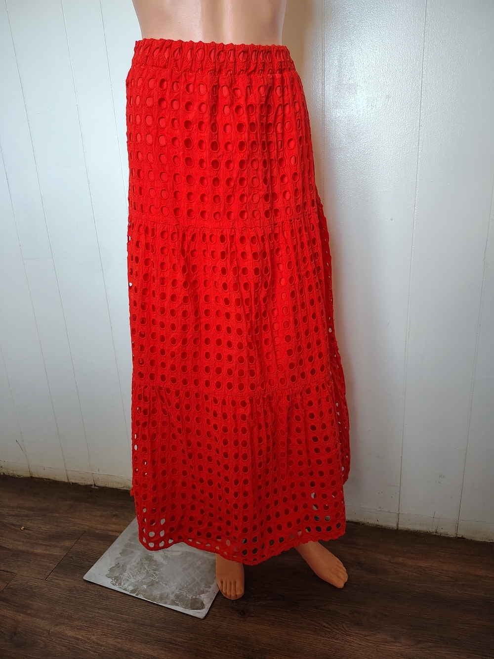 Simply Vera Orange Eyelet Tiered Maxi Skirt Size M.